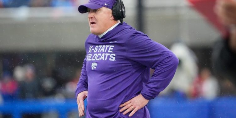 K-State coach choked up after Utah loss. AD tells him, ‘We’ve got your back’