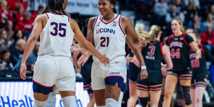 UConn stays on top in USA TODAY Sports women’s college hoops poll