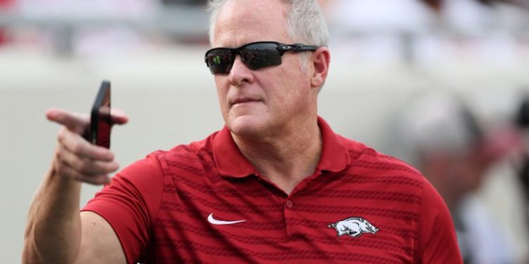 CFP selection committee chair poorly breaks out ‘6-7’ joke