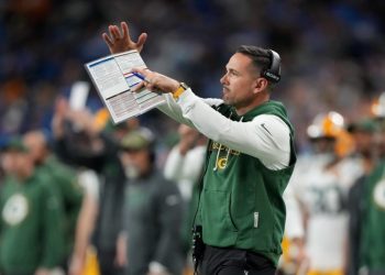 Packers coach’s timeout stirs controversy in close game