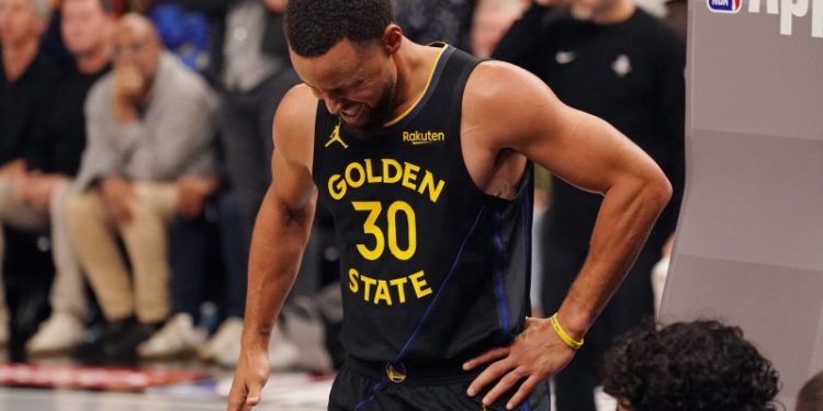 Steph Curry expected to miss time with quad injury