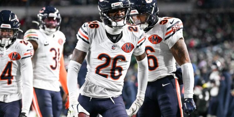 WATCH: Bears forced fumble on an Eagles tush push in Black Friday game