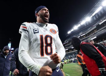 Bears defeat reigning Super Bowl champs on Black Friday: Highlights
