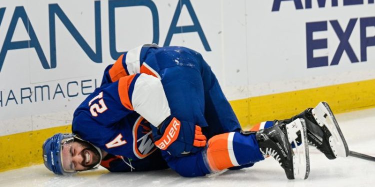 Assist of the year? Injured player sets up goal as he limps off ice