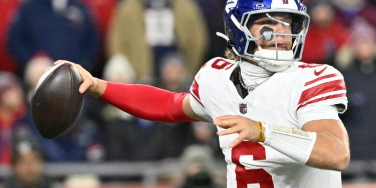 Christian Elliss delivers big hit on Jaxson Dart, sparks MNF brawl