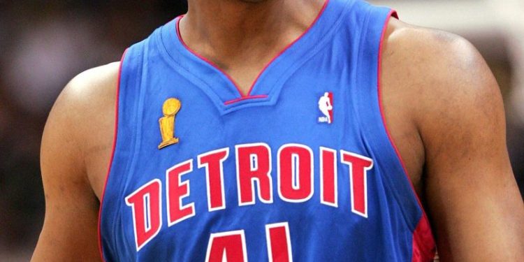 Former Lakers center, NBA champion dies at 57