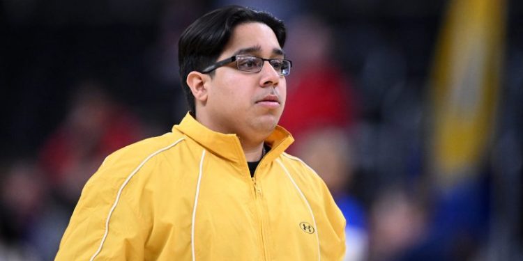 College basketball viral manager leaves new school, returns to old one