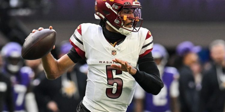 Commanders’ Jayden Daniels hurts left elbow vs. Vikings