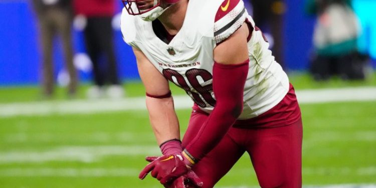 Commanders’ Zach Ertz carted off vs. Vikings