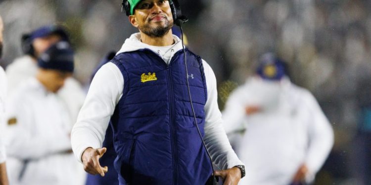 Which college football teams have declined bowl invitations?