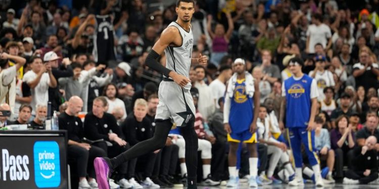 Victor Wembanyama injury update, game status for Spurs vs. Pelicans