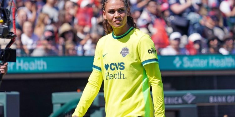 USWNT star signs new deal to end dramatic contract saga