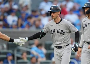 Staring contest over, Cody Bellinger re-signs with Yankees