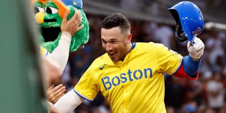 Cubs strike big deal with All-Star infielder