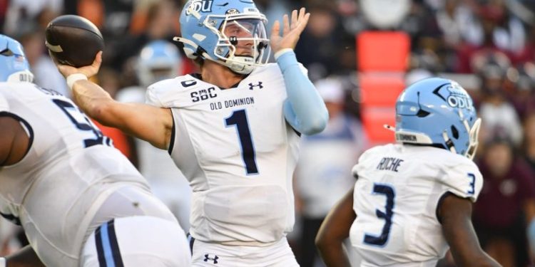 Old Dominion dual-threat QB transfers to Wisconsin