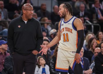 Struggling Knicks call players-only meeting after home fans boo team