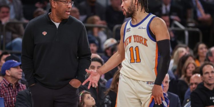 Struggling Knicks call players-only meeting after home fans boo team