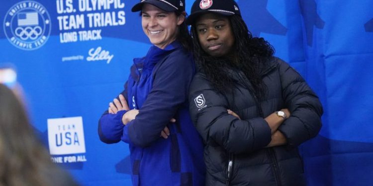 Brittany Bowe earns second Olympic spot by winning 1,500 meters