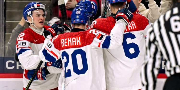 World juniors highlights: Sweden, Czechia win semifinals