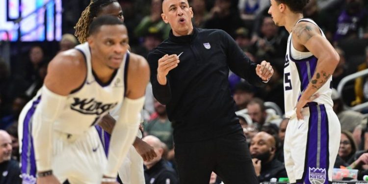 Kings vs. Bucks: Giannis scores 37 in win, Kings suffer more injuries