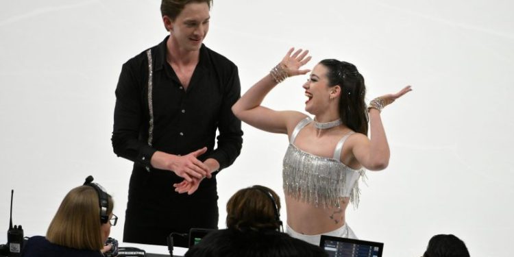 How 2 ice dancers handled music mishap at figure skating championships