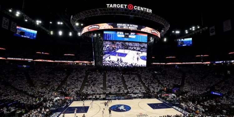 Timberwolves hold moment of silence for Renee Nicole Good