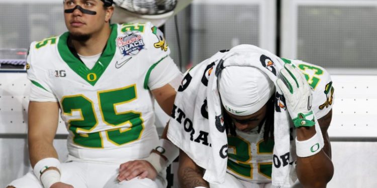 ‘Moment is going to hurt:’ Oregon reflects after another CFP blowout loss