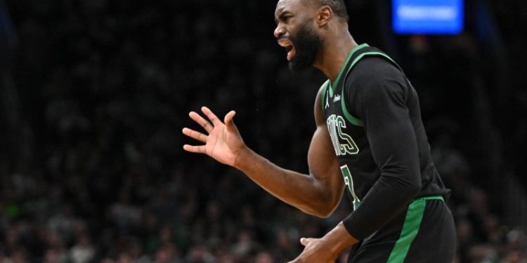 Celtics star blasts refs after painful loss to Spurs