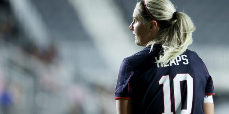Lindsey Heaps comes home: USWNT captain signs with Denver Summit FC