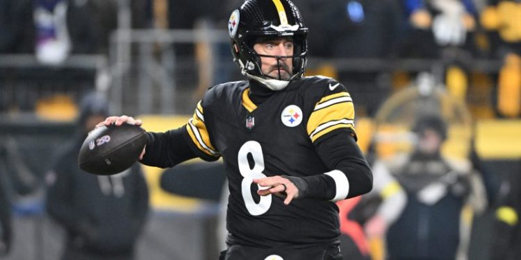 Watch: Aaron Rodgers walks off field for potentially final time