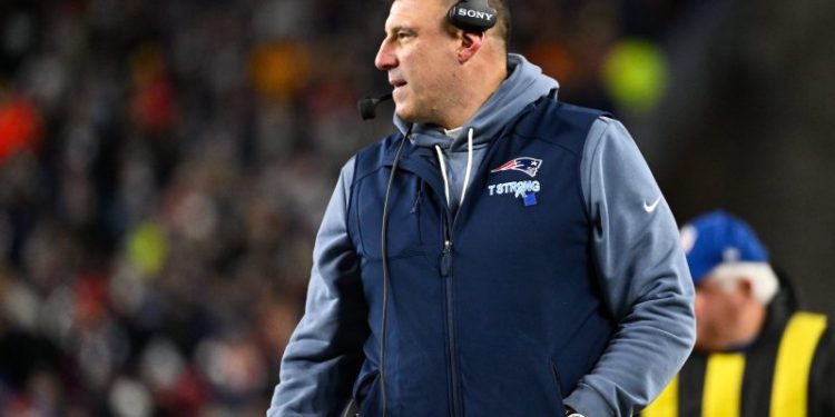 Watch: Mike Vrabel gets bloody lip from ‘turnt’ Milton Williams