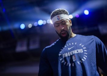 What’s going on with Anthony Davis? Explaining injury, trade scenarios