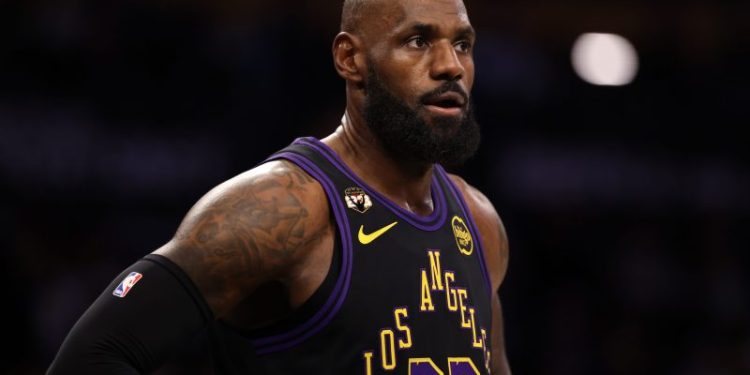 LeBron clears air on Austin Reaves after his agent’s comments