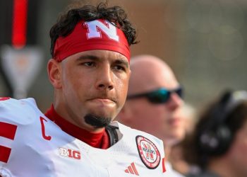 What does Dante Moore’s return to Oregon football mean for Dylan Raiola?