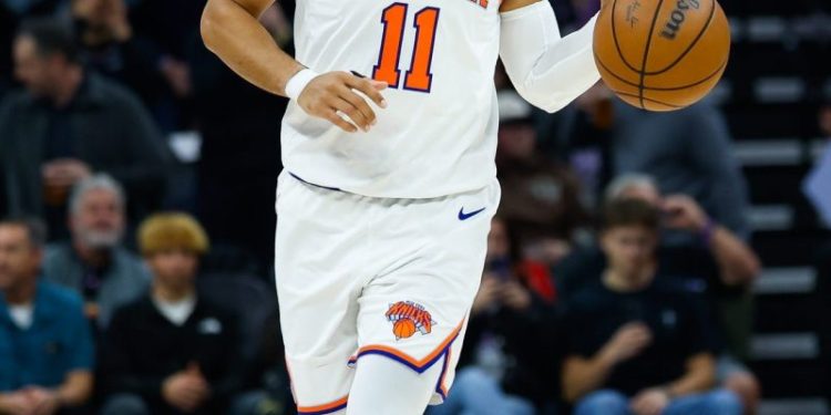 Jalen Brunson leaves Knicks’ game after rolling ankle
