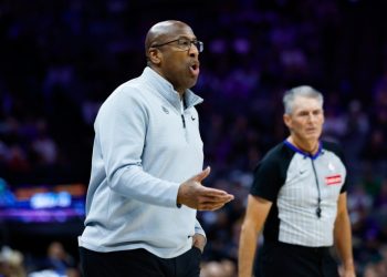 Knicks lose to Kings in coach Mike Brown’s return to Sacramento