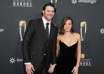 Josh Allen addresses viral photo of Hailee Steinfeld in Broncos gear