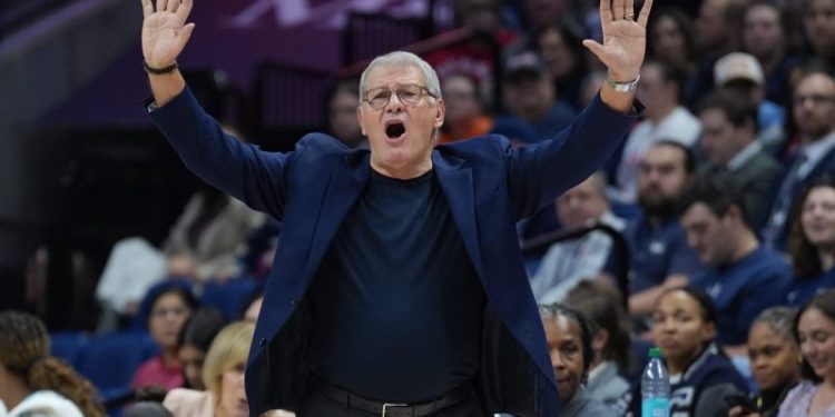 Geno Auriemma rips on the quality of Connecticut pizza