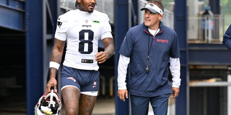 McDaniels brothers on separate sidelines for Texans vs. Patriots