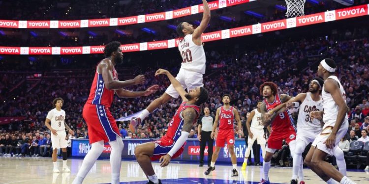 Watch: Young Cavaliers guard scores 39, assists on game-winning dunk