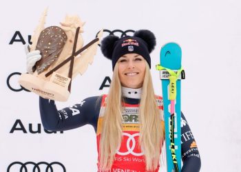 Lindsey Vonn third in downhill, extending World Cup podium streak