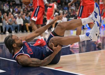 Report: Kawhi Leonard to miss rest of road trip with sore knee