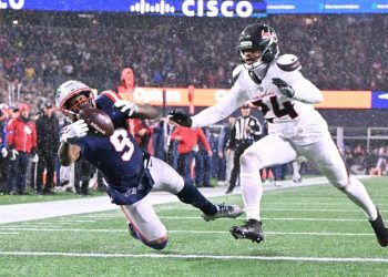 Patriots top turnover-prone Texans, clinch AFC title tilt with Denver