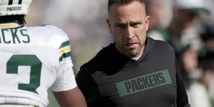 Dolphins hire Packers defensive coordinator as new head coach
