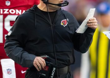 Lions hire Drew Petzing as new offensive coordinator, per reports