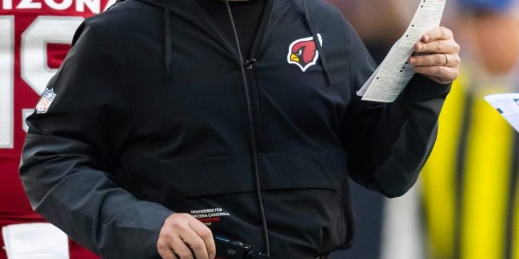 Lions hire Drew Petzing as new offensive coordinator, per reports