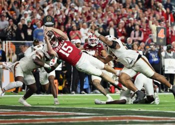 Watch: Fernando Mendoza’s incredible fourth-down scramble for TD