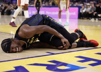 Warriors star suffers season-ending torn ACL injury, per report