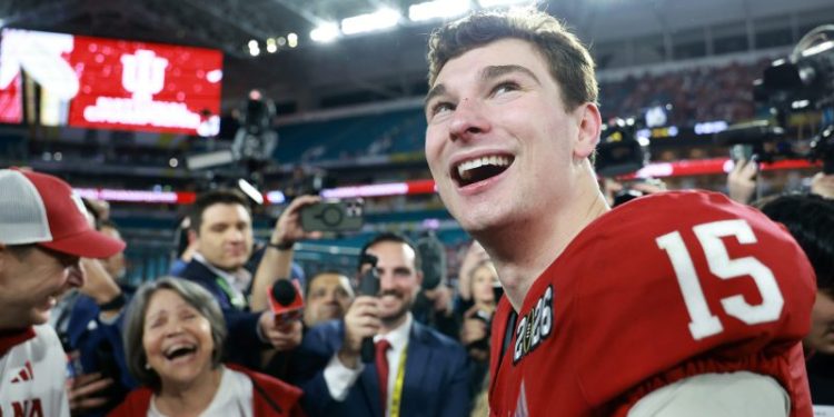 ‘Holy smokes!’ Hoosiers vividly describe Fernando Mendoza’s TD run