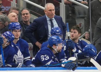 NHL coach gets horrible-looking gash during gym accident